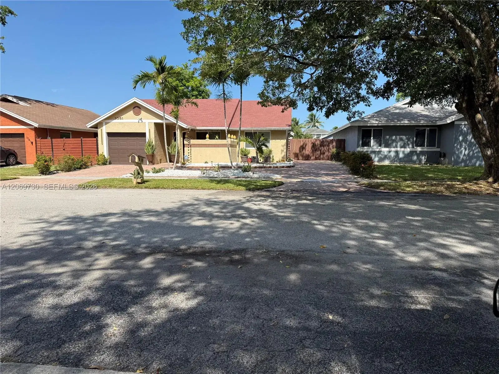 1051 SW 99th Ave, Pembroke Pines FL 33025 photo 2