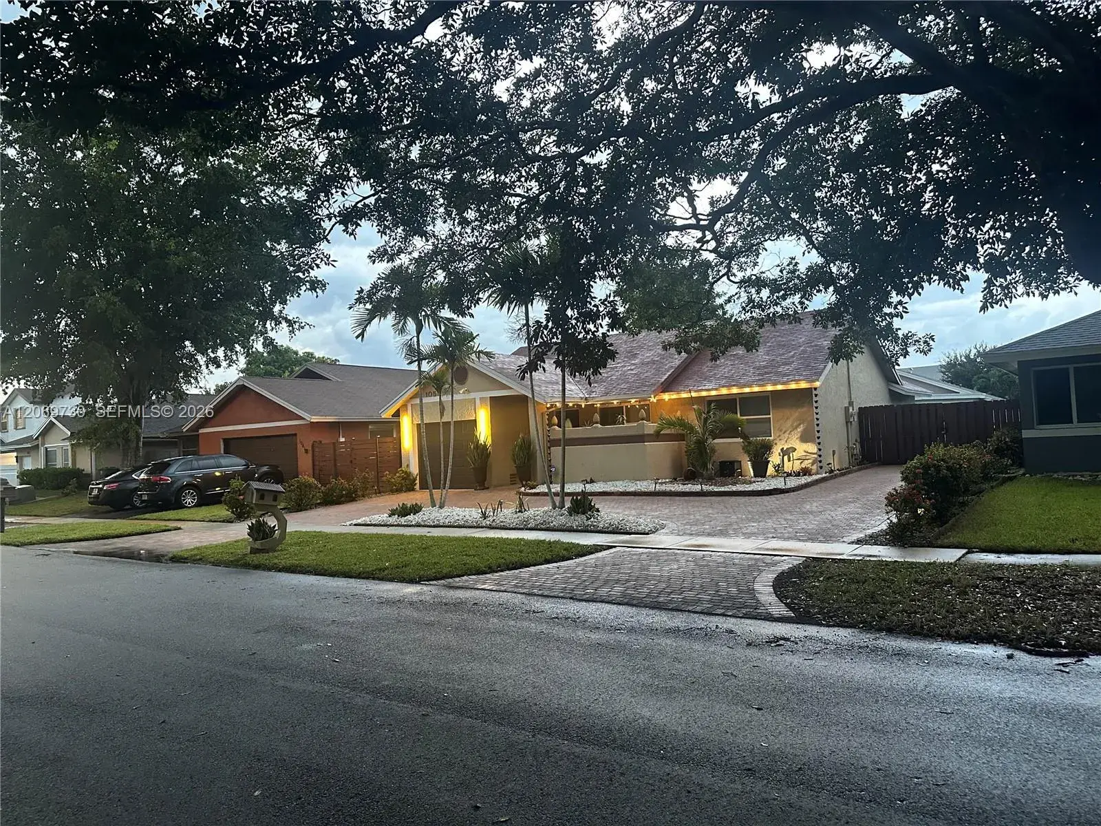 1051 SW 99th Ave, Pembroke Pines FL 33025