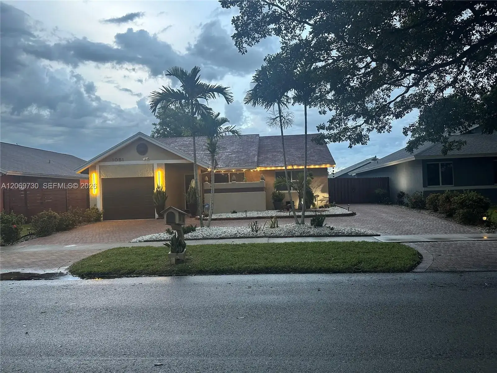 1051 SW 99th Ave, Pembroke Pines FL 33025 photo 4