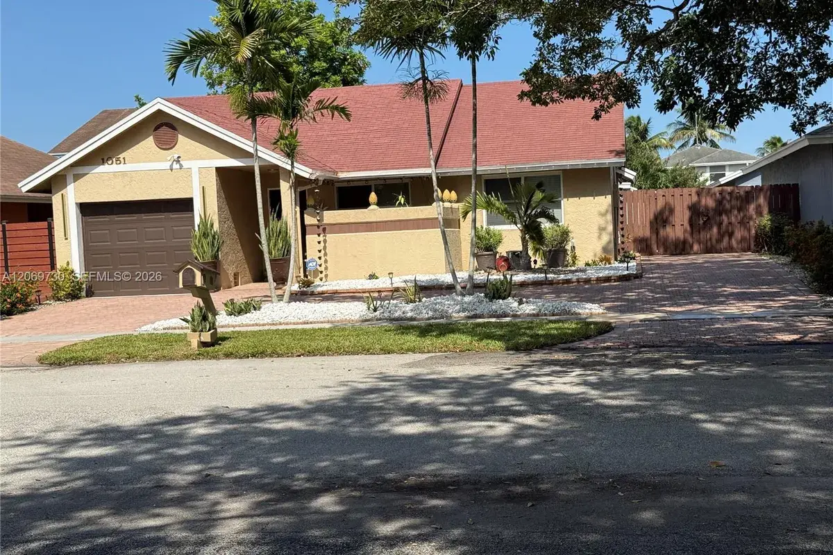 1051 SW 99th Ave, Pembroke Pines FL 33025