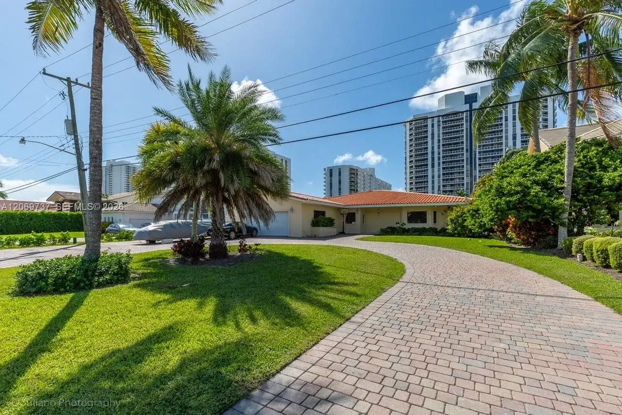 437 Holiday Dr, Hallandale Beach FL 33009 photo 3