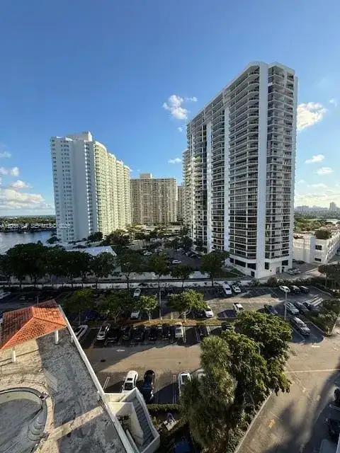20505 E Country Club Dr # 1036, Aventura FL 33180 photo 4