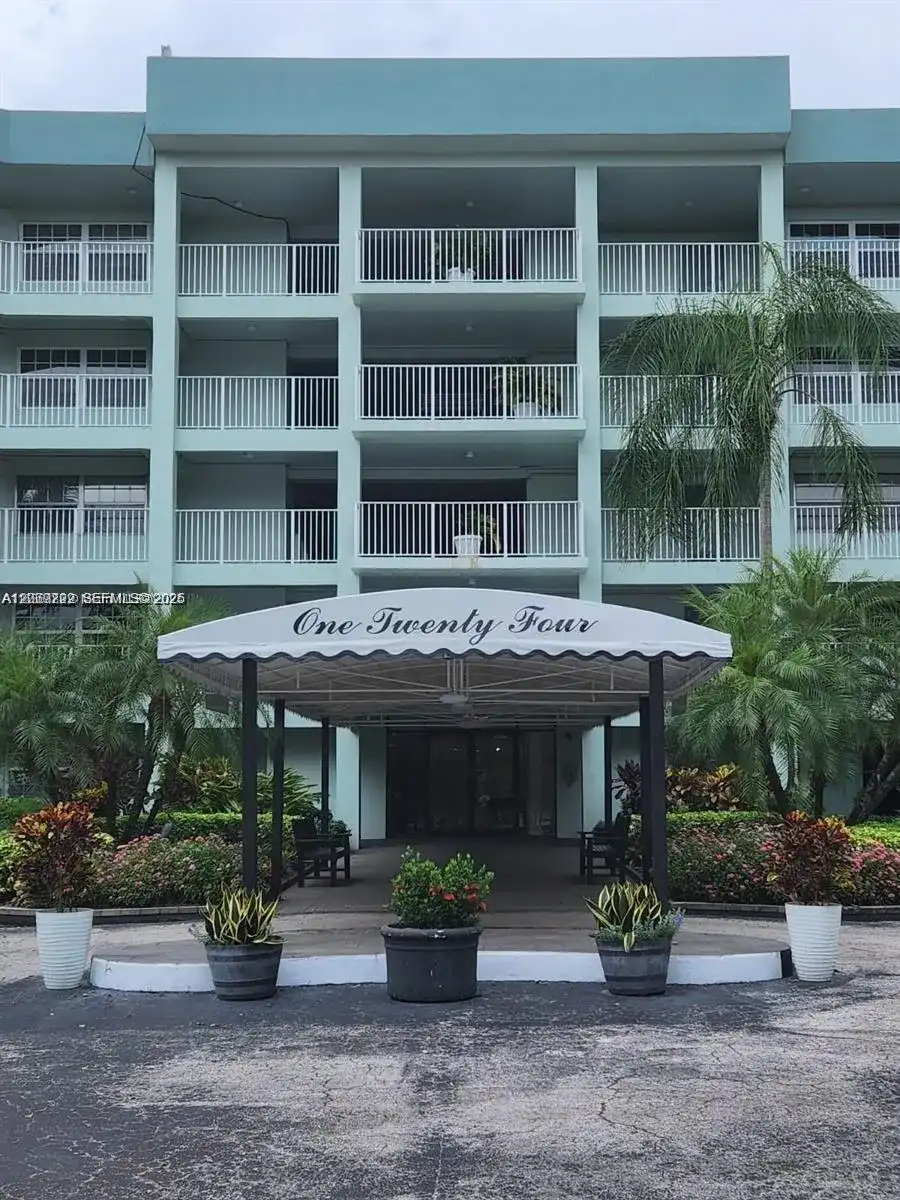 806 Cypress Grove Ln # 403, Pompano Beach FL 33069