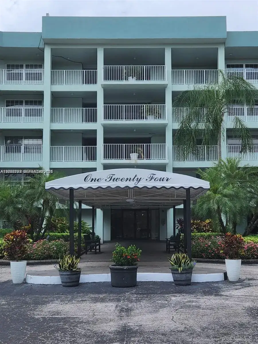 806 Cypress Grove Ln # 403, Pompano Beach FL 33069