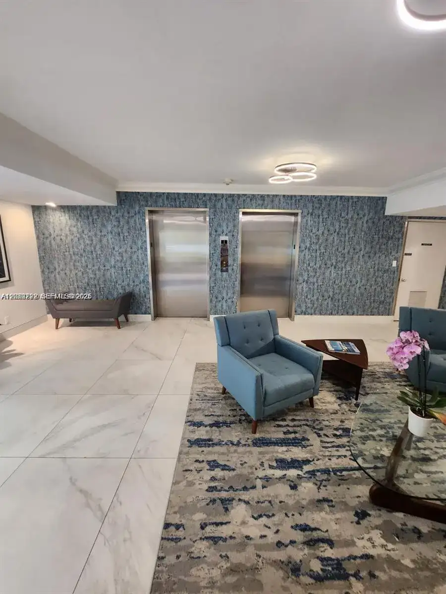 806 Cypress Grove Ln # 403, Pompano Beach FL 33069 photo 2