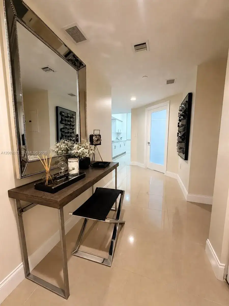 19501 W Country Club Dr # 1004, Aventura FL 33180 photo 3