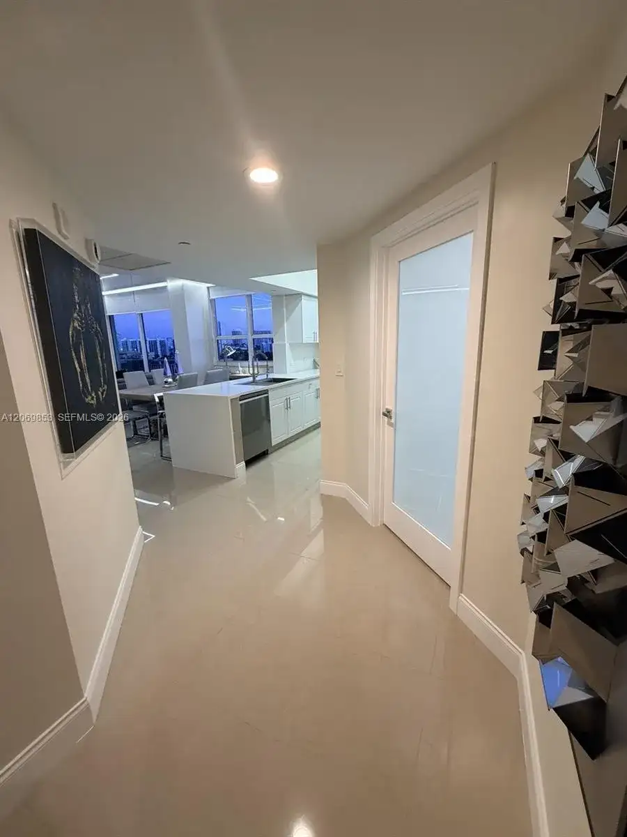 19501 W Country Club Dr # 1004, Aventura FL 33180 photo 4