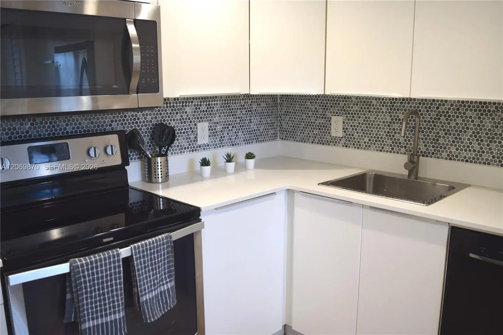 3970 Oaks Clubhouse Dr # 306, Pompano Beach FL 33069