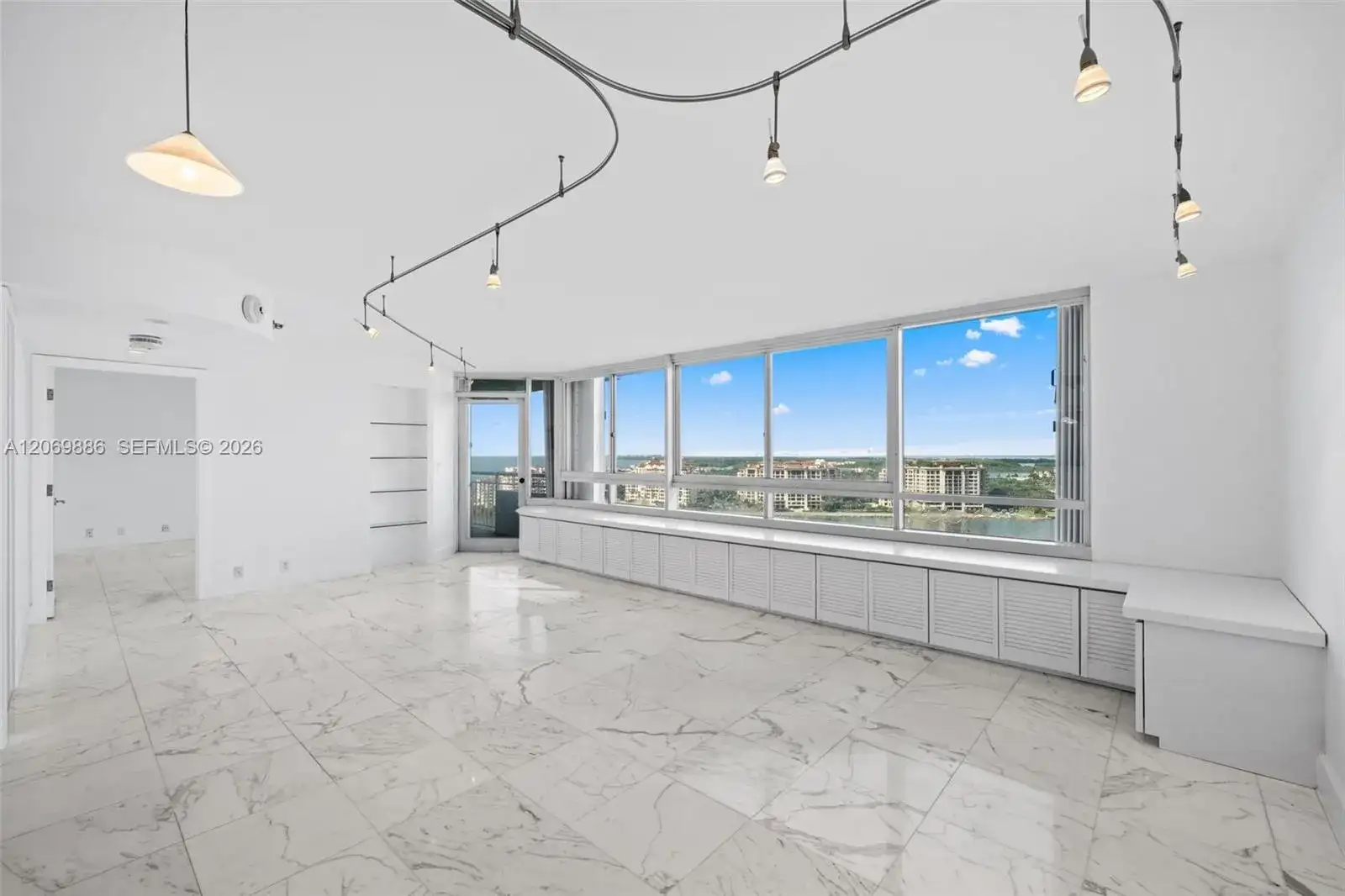 400 S Pointe Dr # 1905, Miami Beach FL 33139 photo 2
