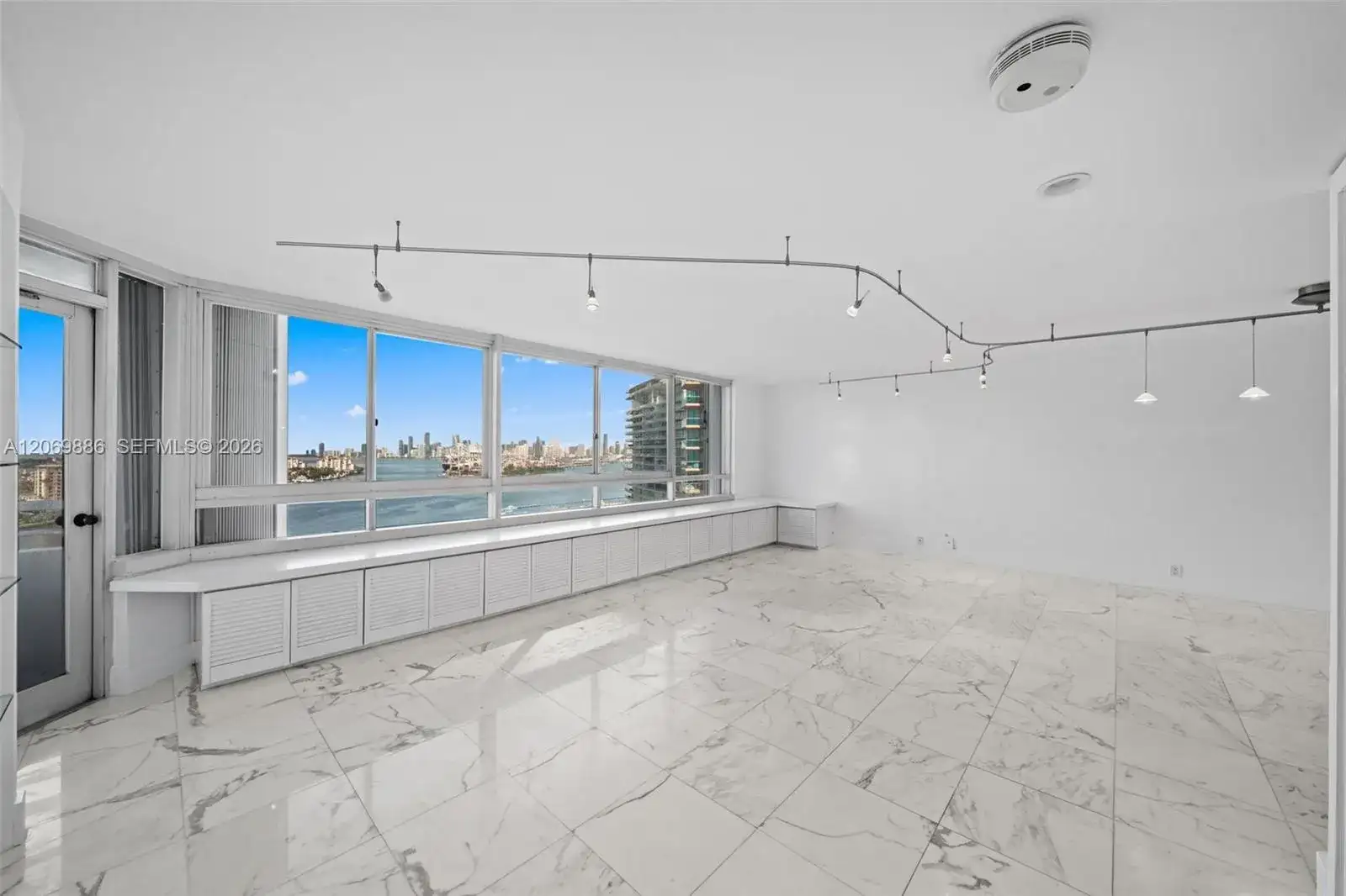 400 S Pointe Dr # 1905, Miami Beach FL 33139 photo 3