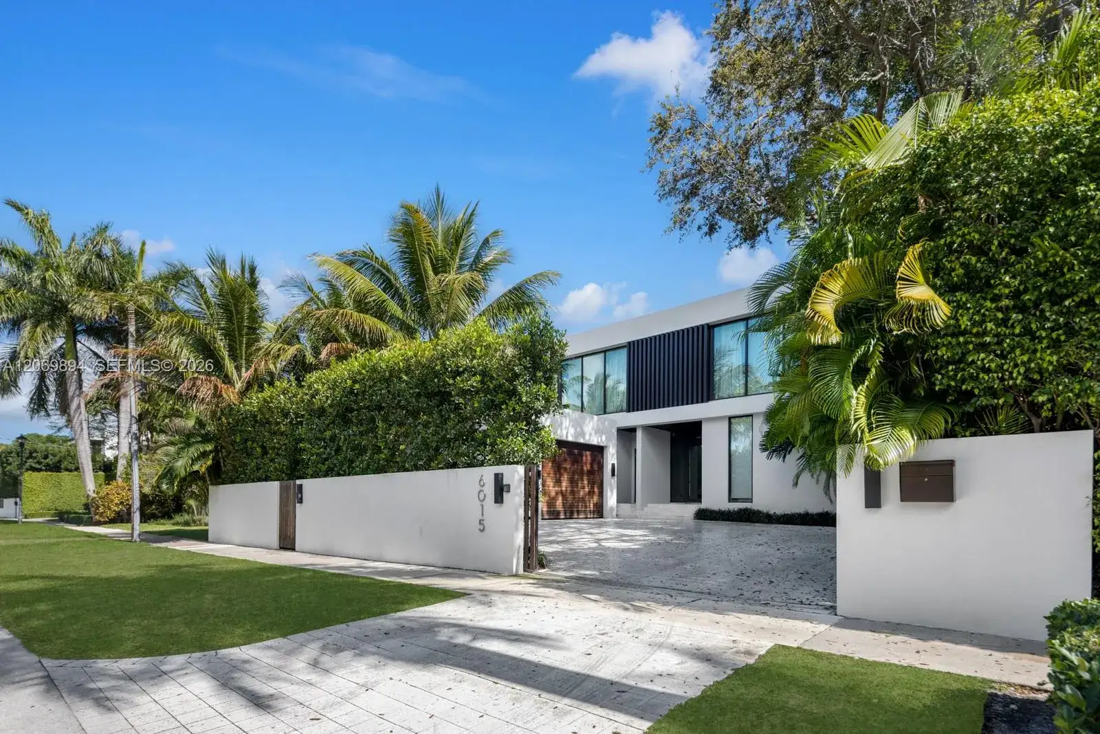 6015 N Bay Rd, Miami Beach FL 33140