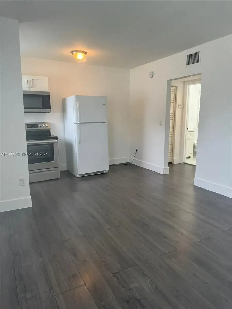 2150 NW 24th St # 4, Miami FL 33142 photo 2