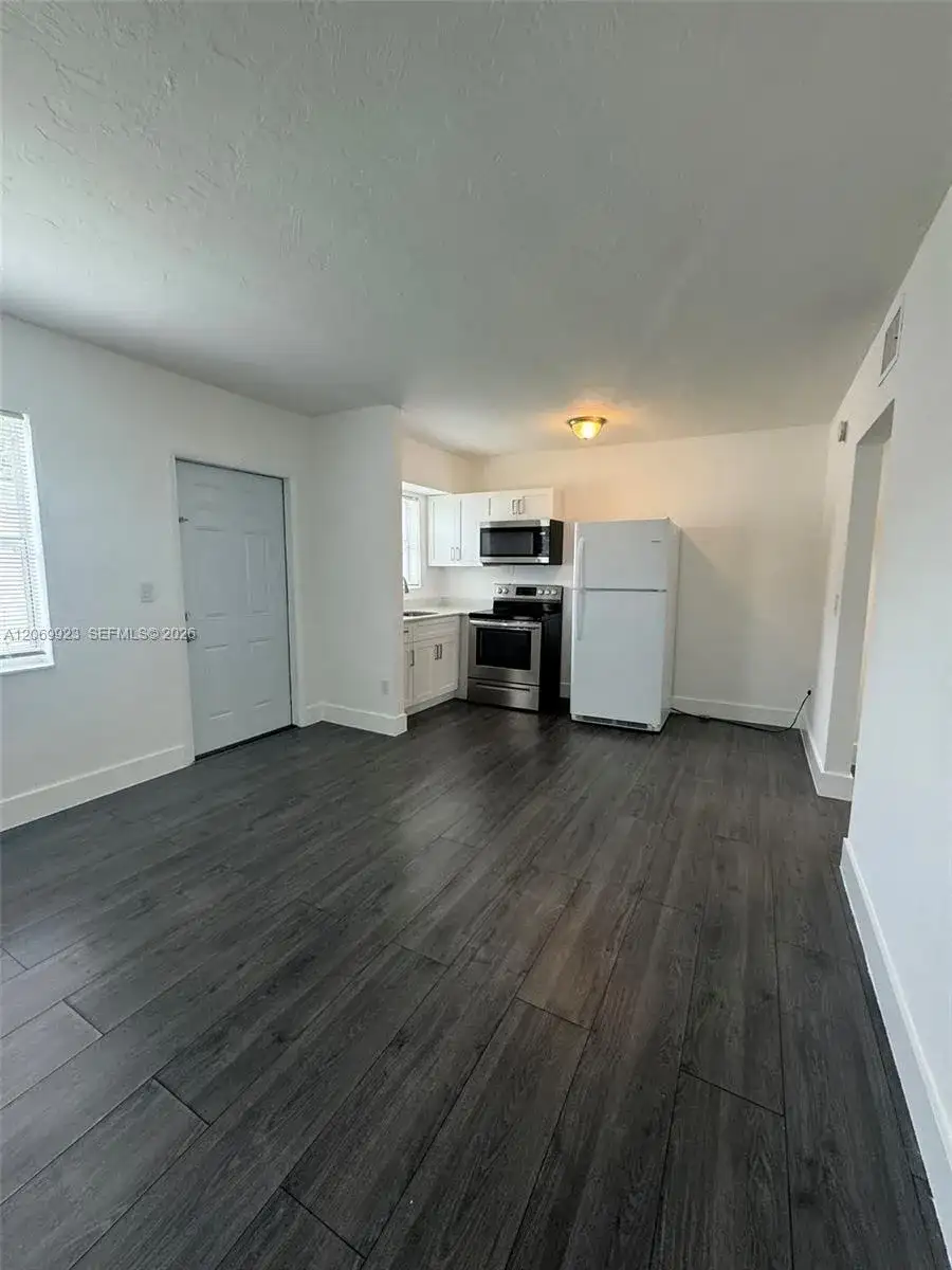 2150 NW 24th St # 4, Miami FL 33142 photo 3
