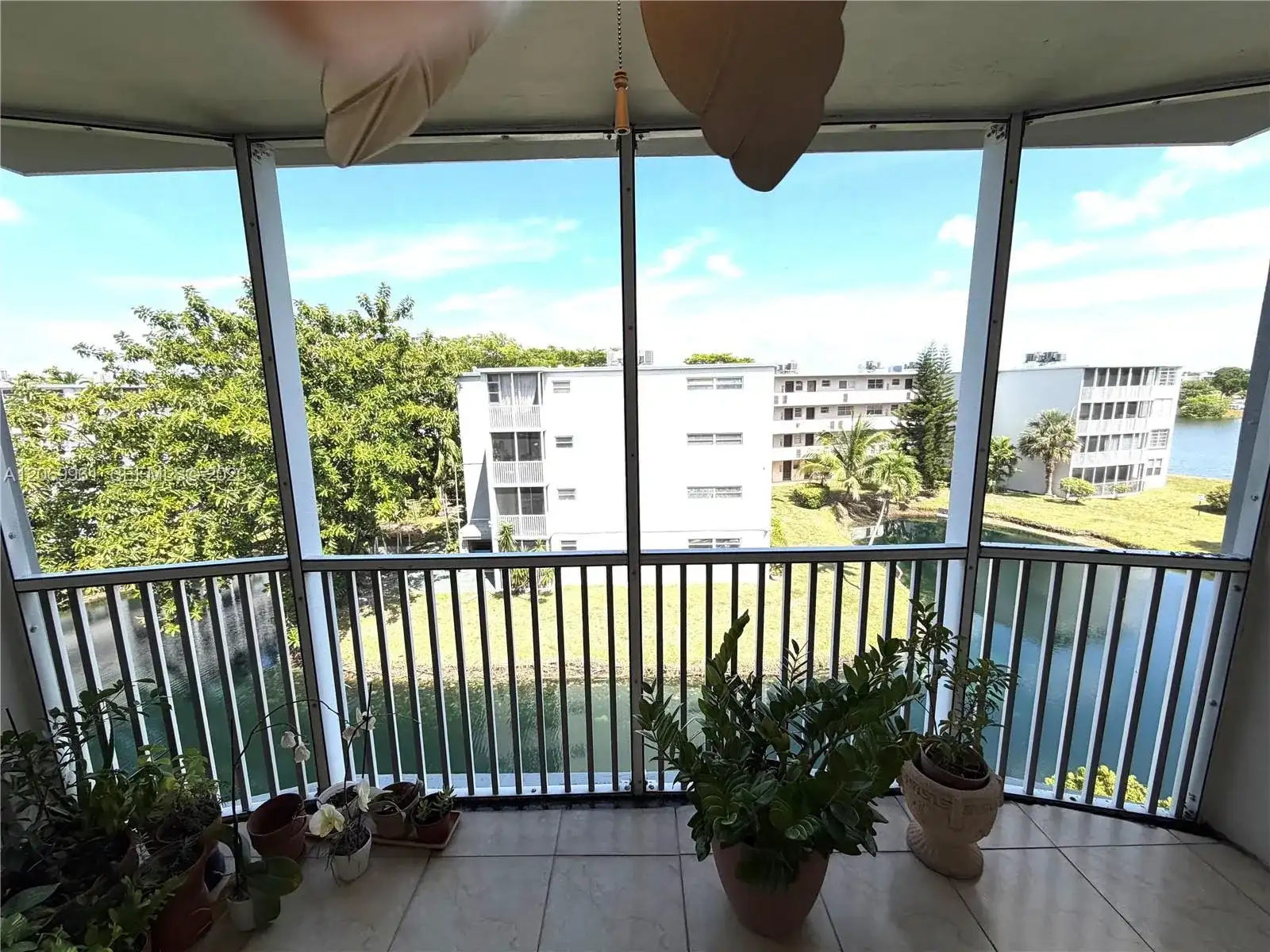 1660 NE 191st St # 1, Miami FL 33179