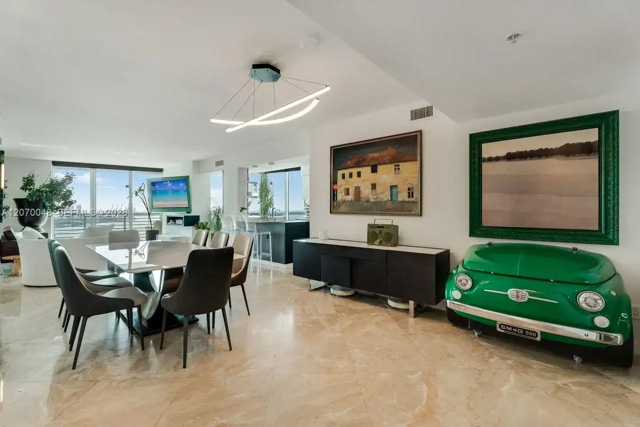 335 S Biscayne Blvd # 2609, Miami FL 33131 photo 4