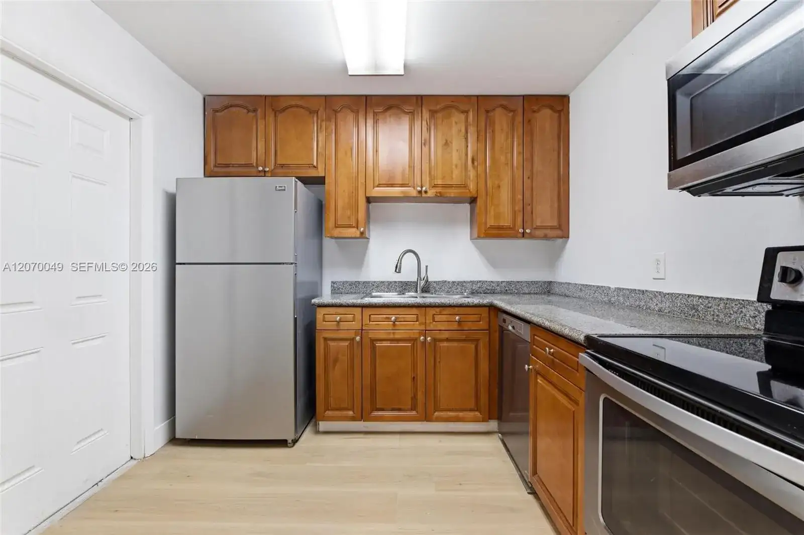 15205 NE 6th Ave # D305, Miami FL 33162 photo 4