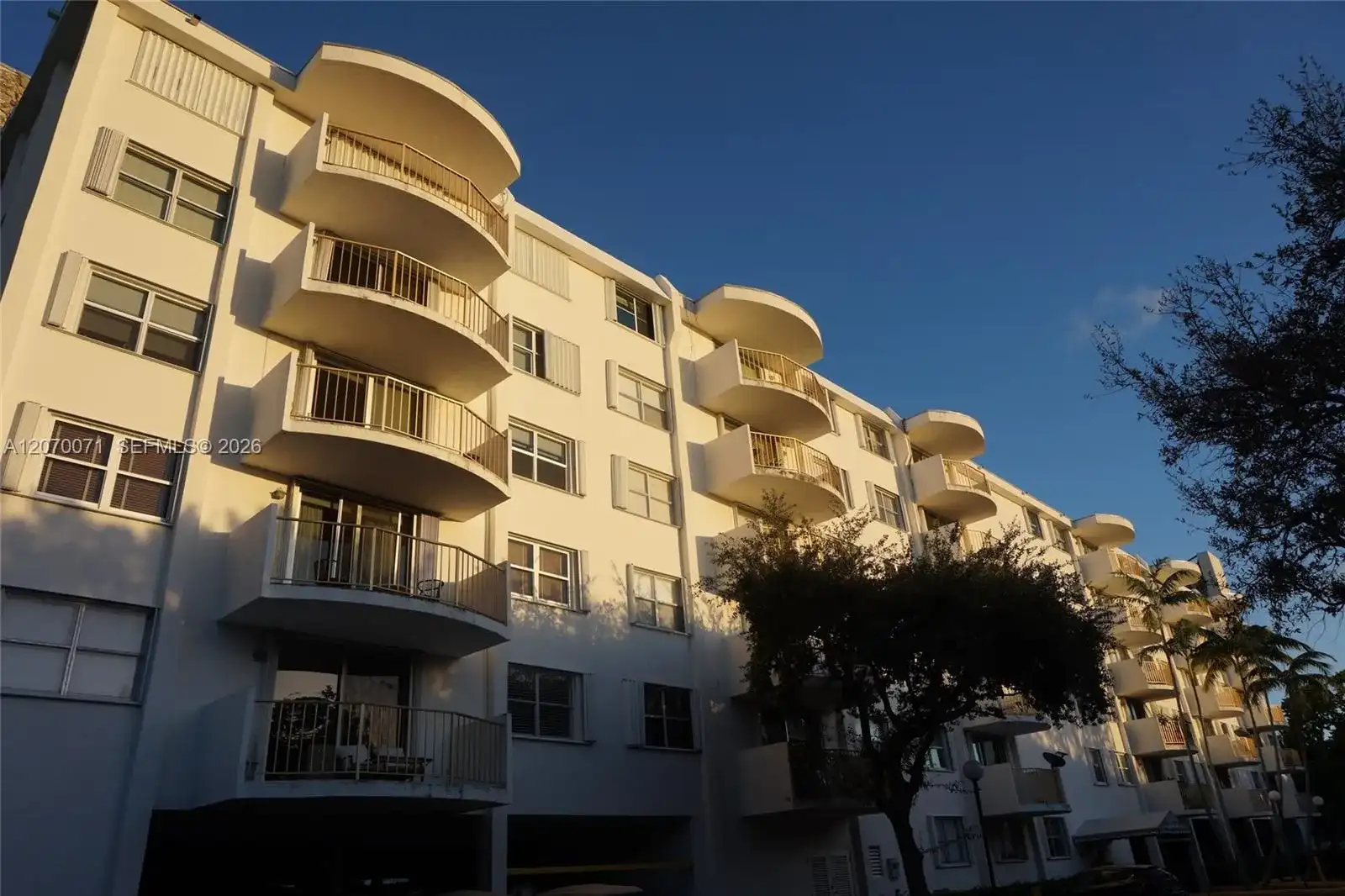 210 SEAVIEW DR # 308, Key Biscayne FL 33149