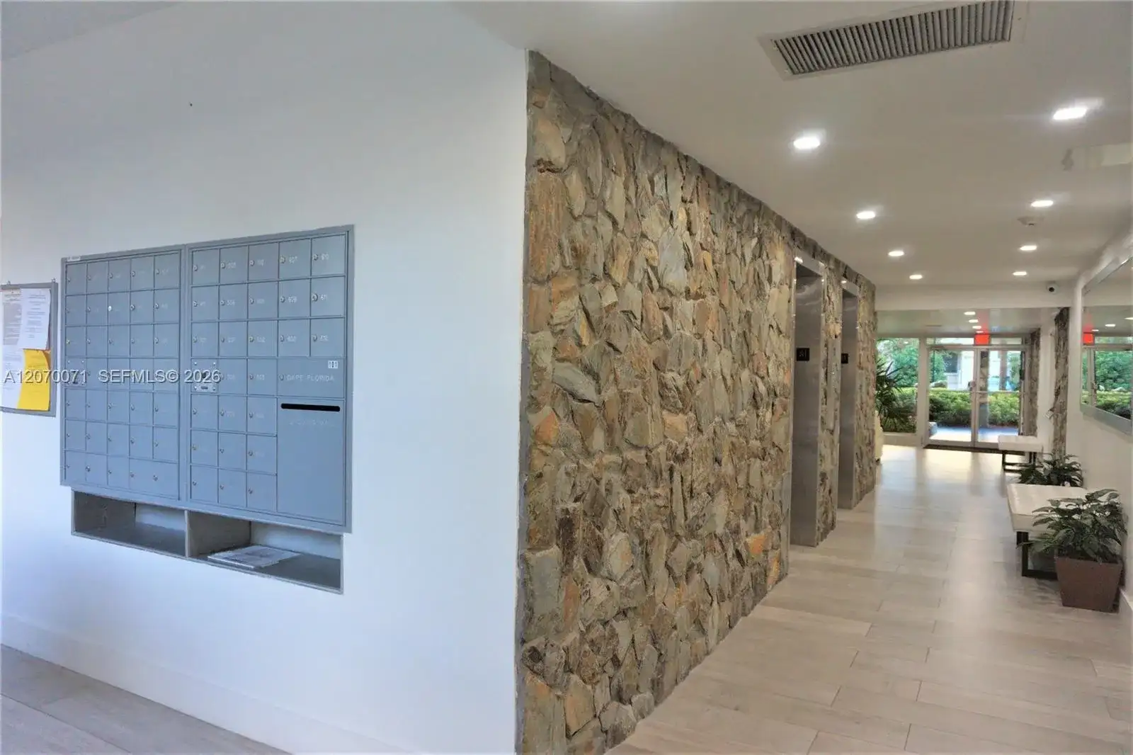 210 SEAVIEW DR # 308, Key Biscayne FL 33149 photo 2