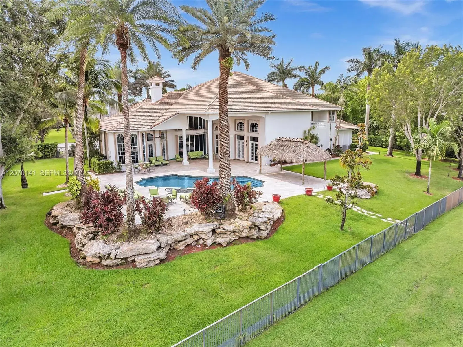 3828 Pine Lake Dr, Weston FL 33332