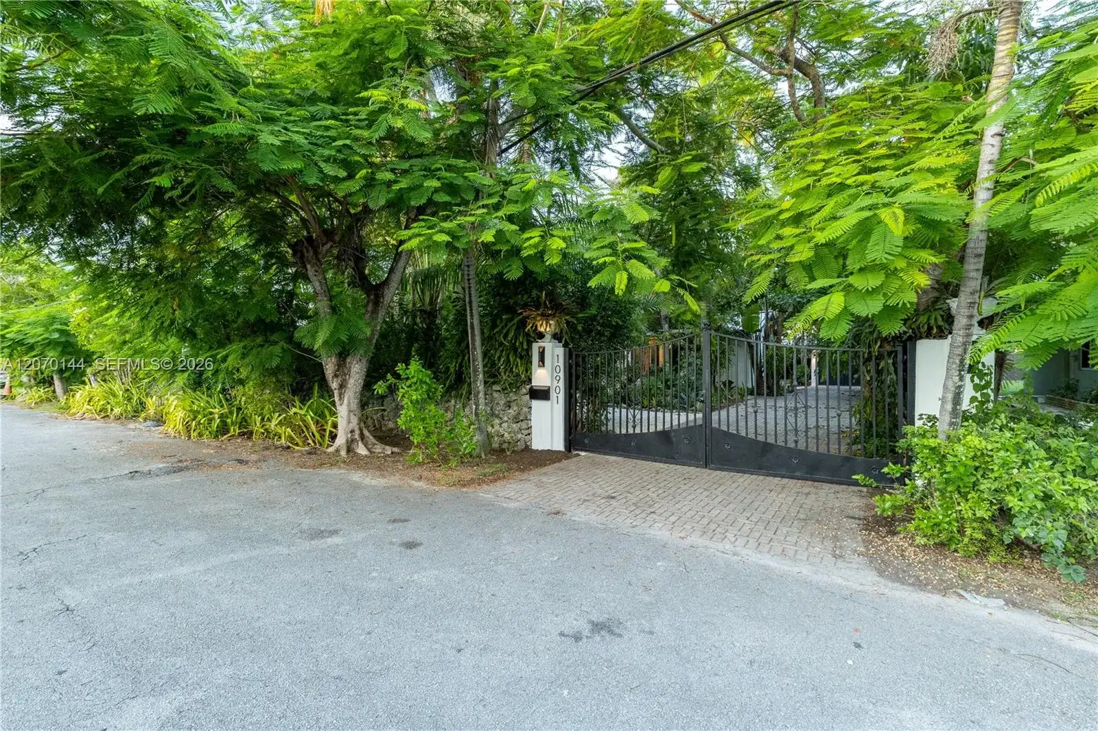 10901 NE 3rd Ave, Miami FL 33161 photo 5