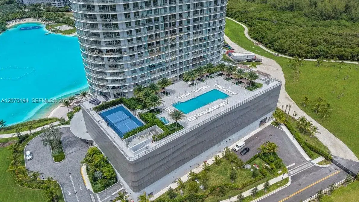 2411 Laguna Cir # 1402, Miami FL 33181 photo 4
