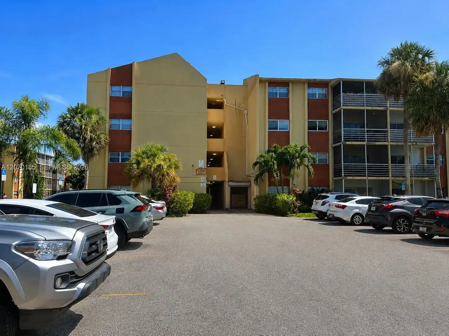 3700 NW 21st St # 206, Lauderdale Lakes FL 33311