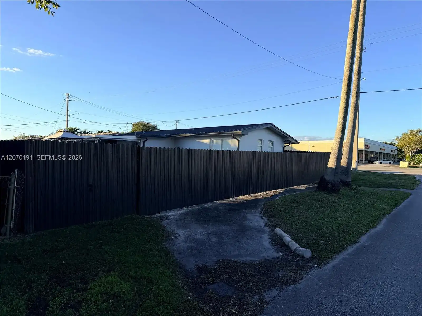 8100 Taft St, Pembroke Pines FL 33024 photo 3