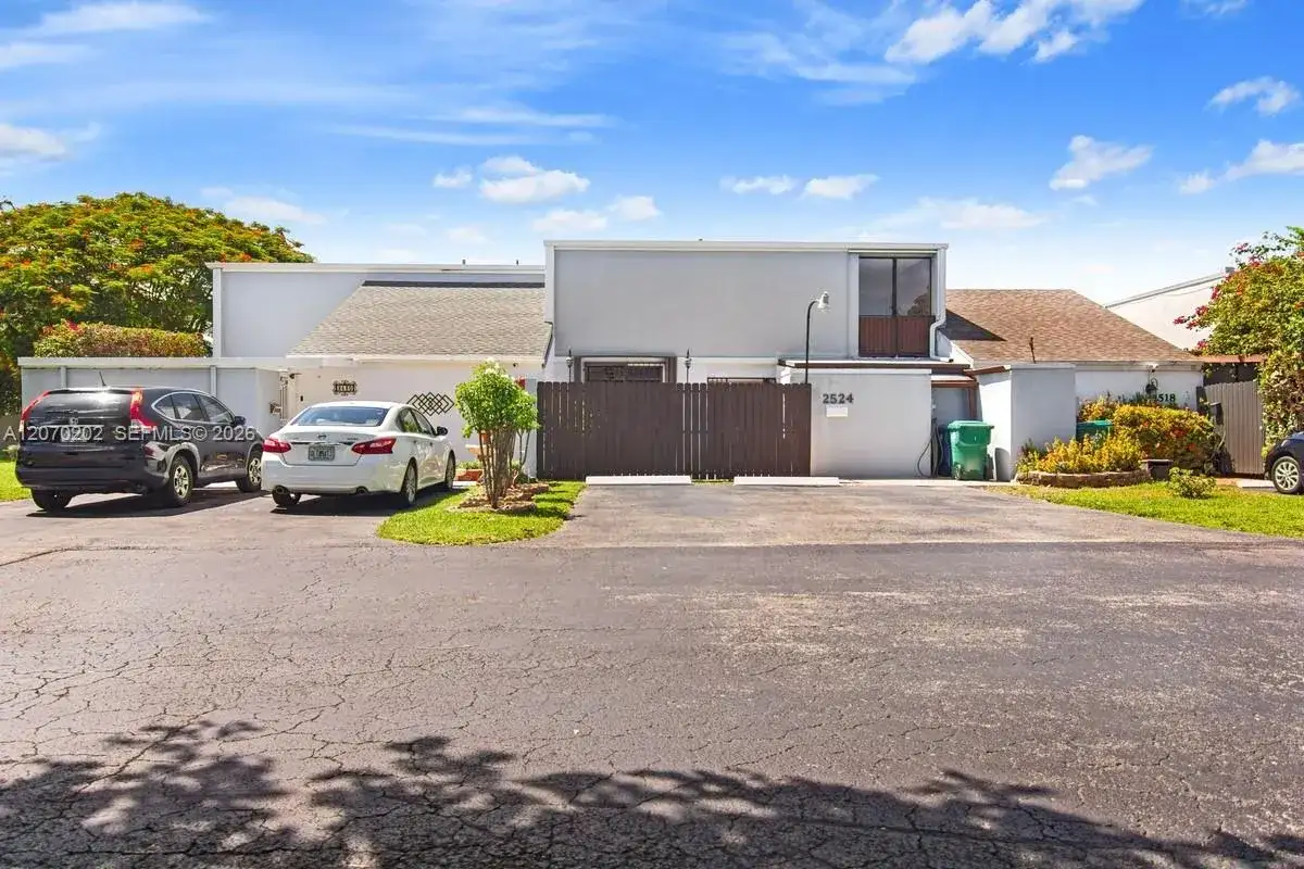2524 SW 122nd Ct, Miami FL 33175 photo 2