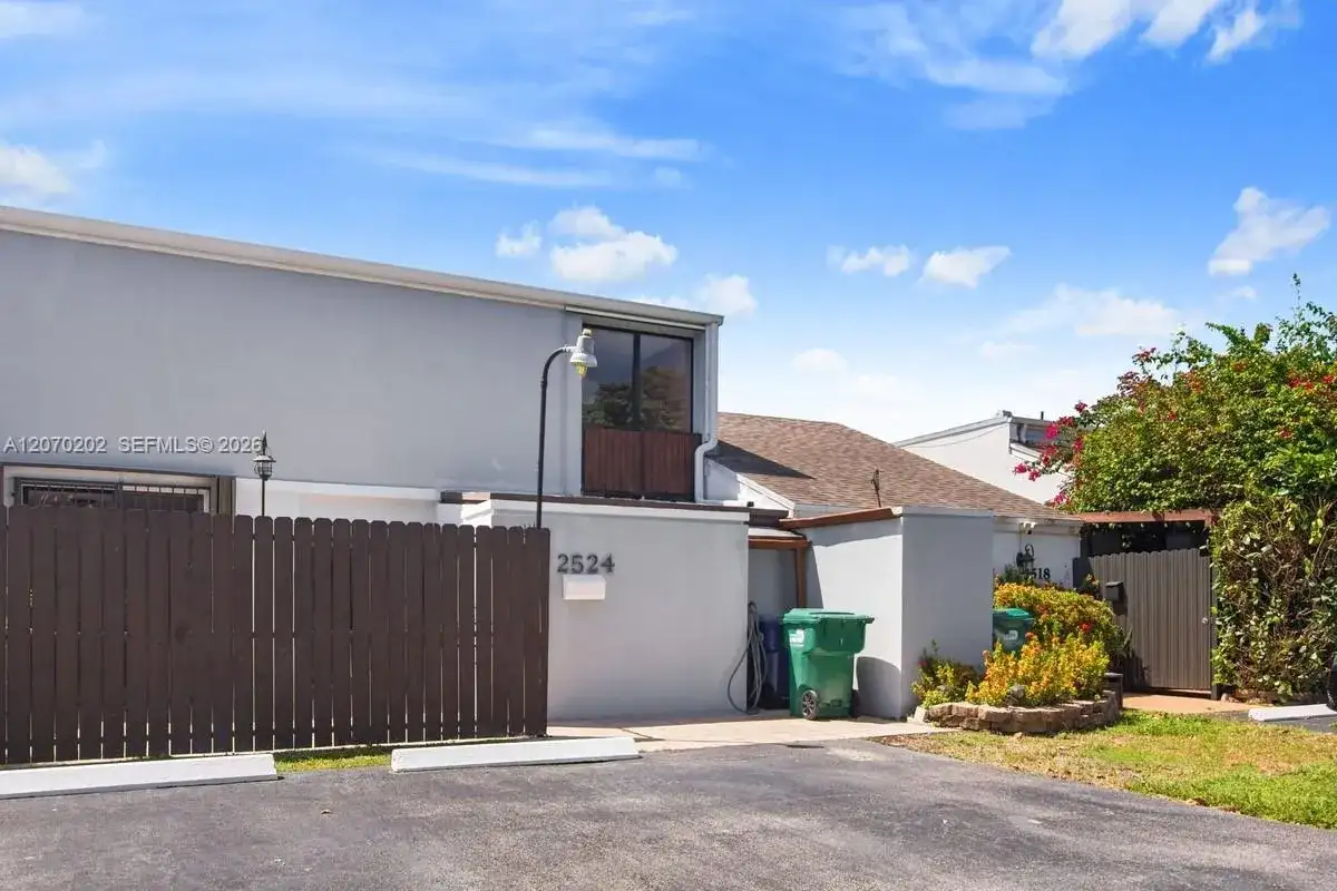 2524 SW 122nd Ct, Miami FL 33175 photo 3