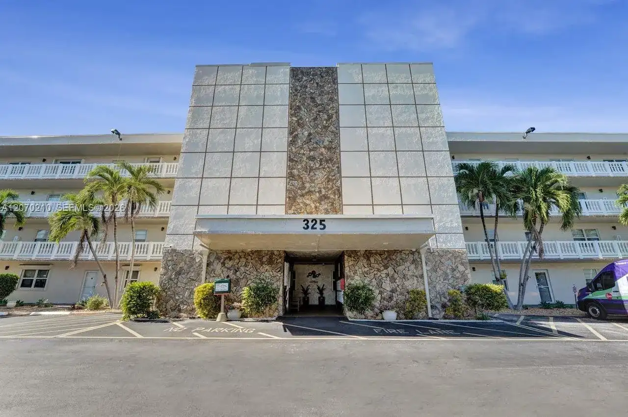 325 SE 11th Ter # 107, Dania Beach FL 33004