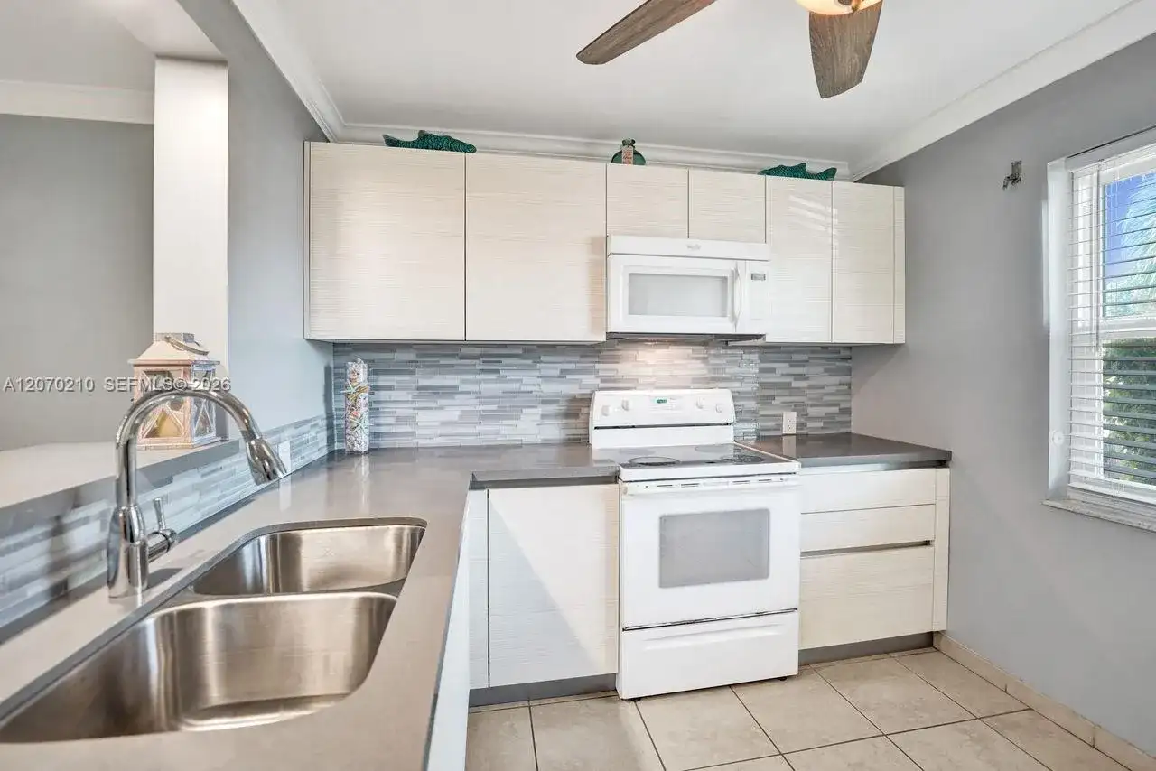 325 SE 11th Ter # 107, Dania Beach FL 33004 photo 3
