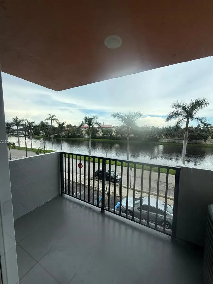 2075 NE 164th St # 302, North Miami Beach FL 33162 photo 4