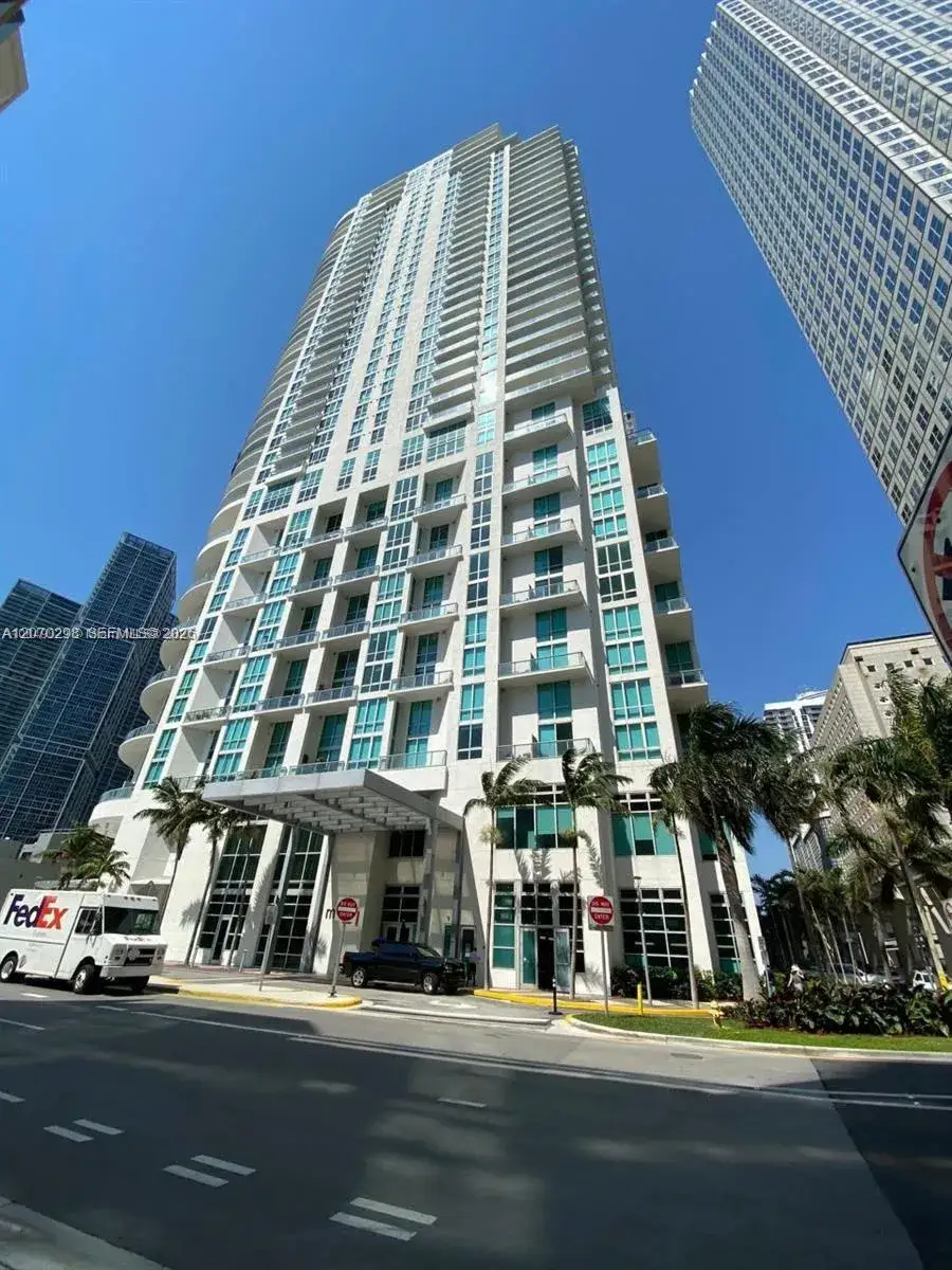 300 S BISCAYNE BL # 2503, Miami FL 33131