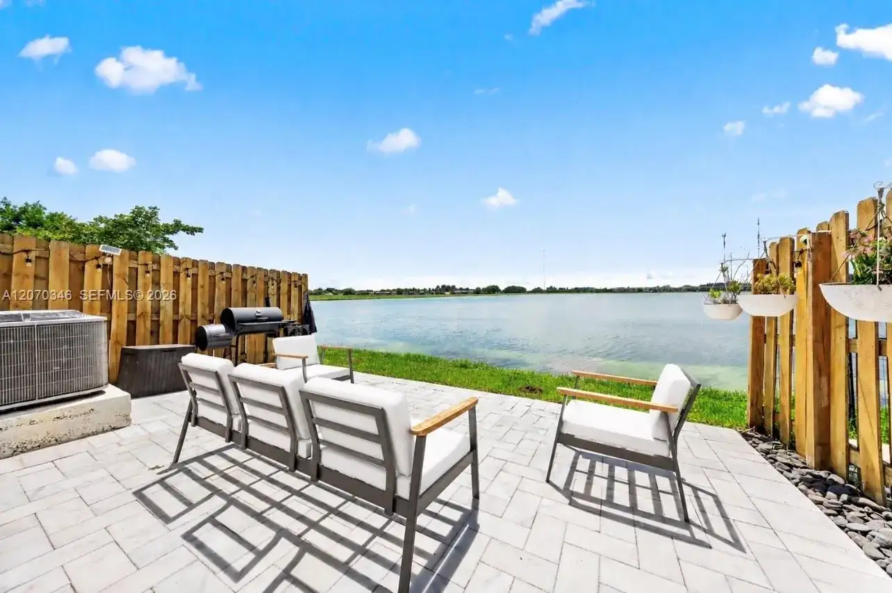 20576 NE 5th Pl, Miami FL 33179 photo 3