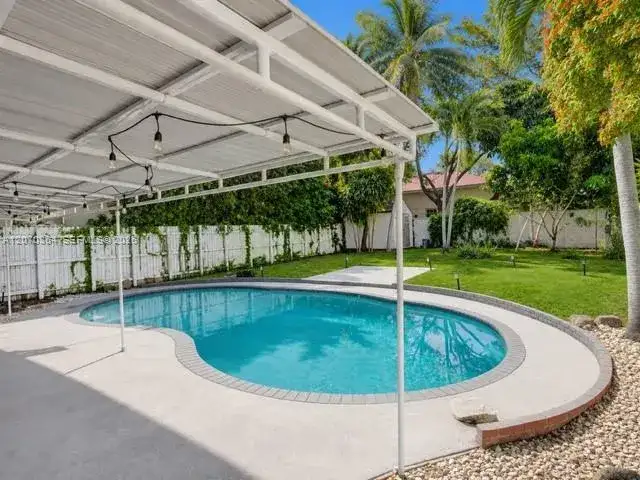 1022 NE 34th Ct, Oakland Park FL 33334 photo 2
