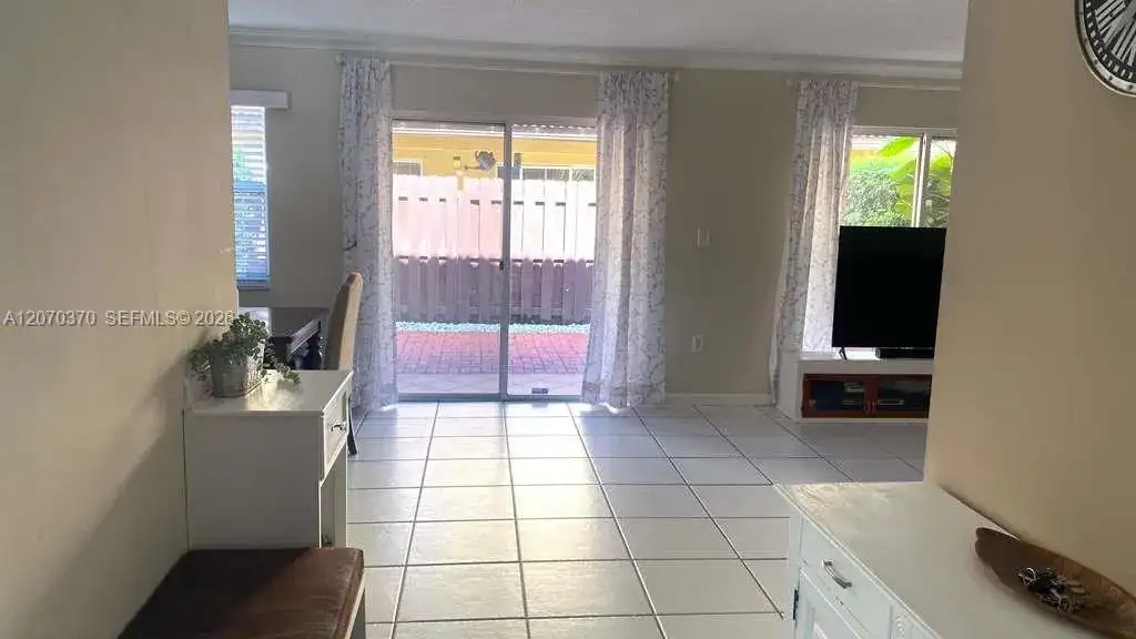 223 SW Maple Ter, Davie FL 33325 photo 4