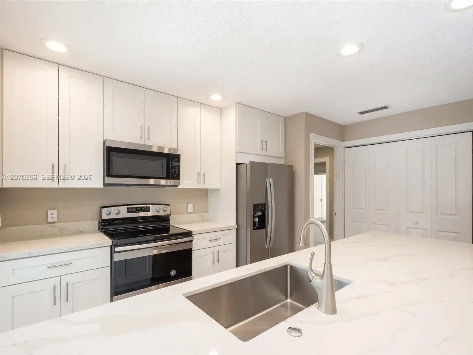 1404 Silverleaf Oak Ct, Palm Beach Gardens FL 33410 photo 2