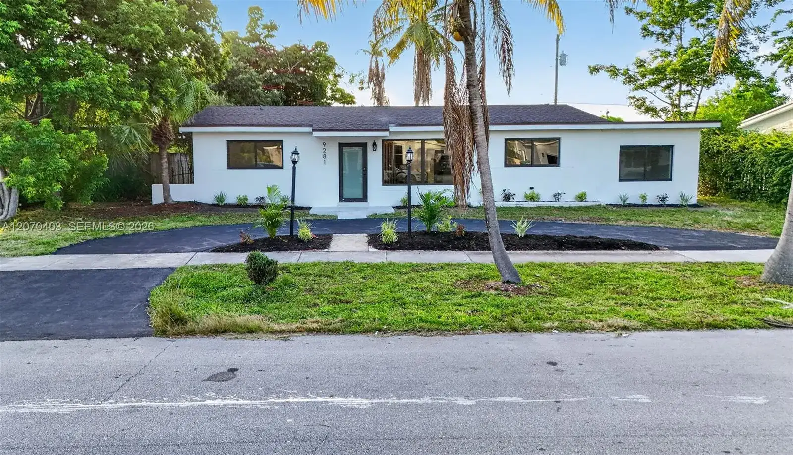 9281 Martinique Dr, Cutler Bay FL 33189 photo 2
