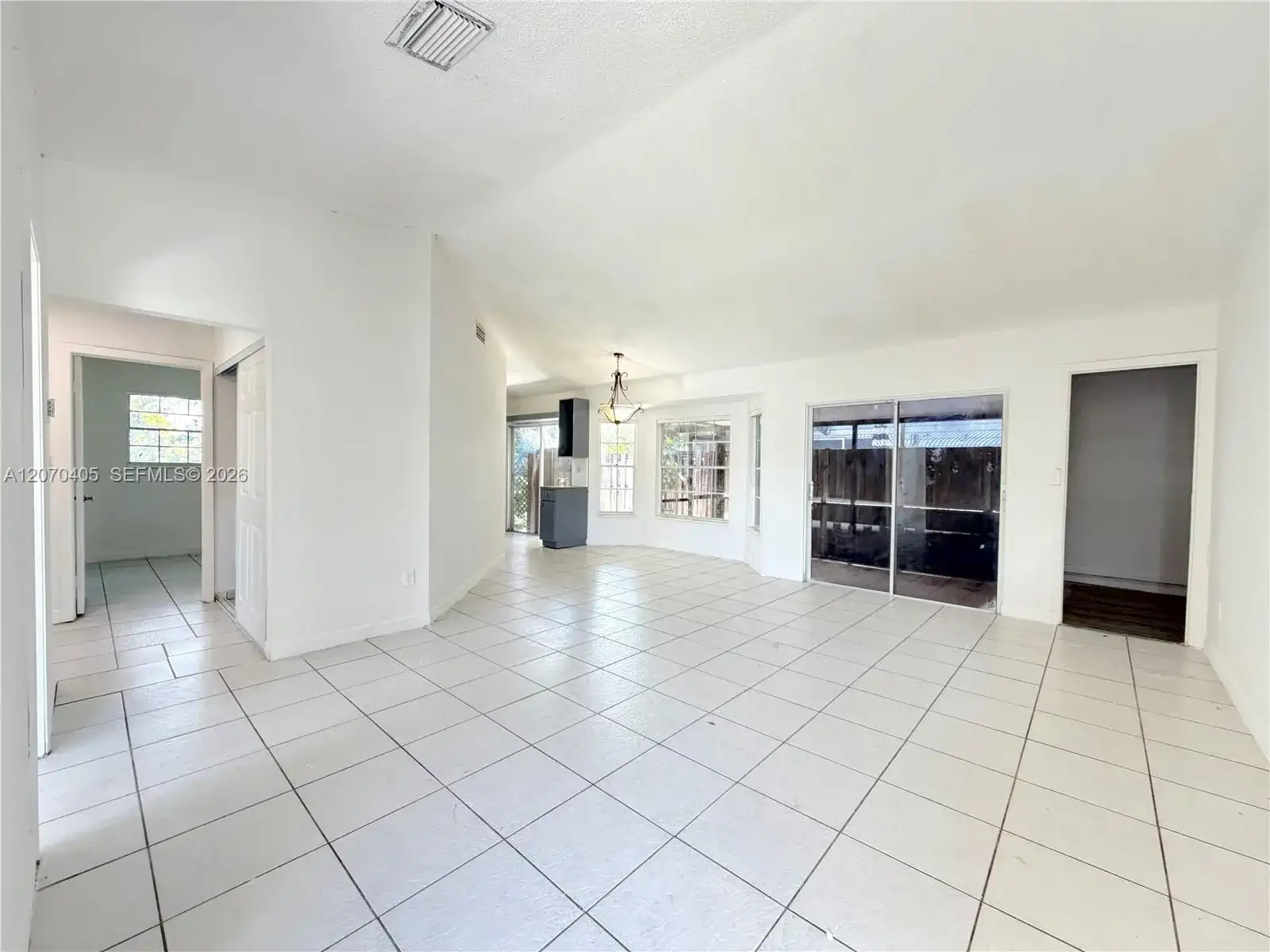 9850 W Heather Ln, Miramar FL 33025 photo 4