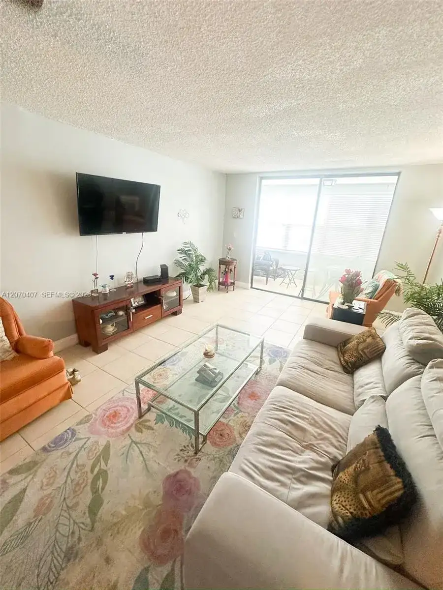 2860 Somerset Dr # 400K, Lauderdale Lakes FL 33311 photo 2