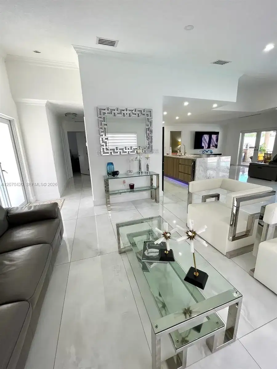 19342 SW 119th Ct, Miami FL 33177 photo 2