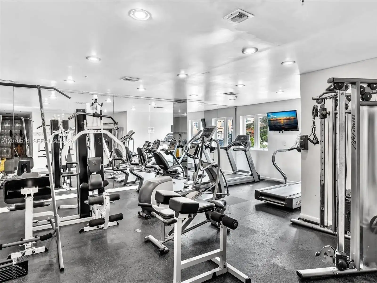 4101 Pine Tree Dr # 925, Miami Beach FL 33140 photo 4