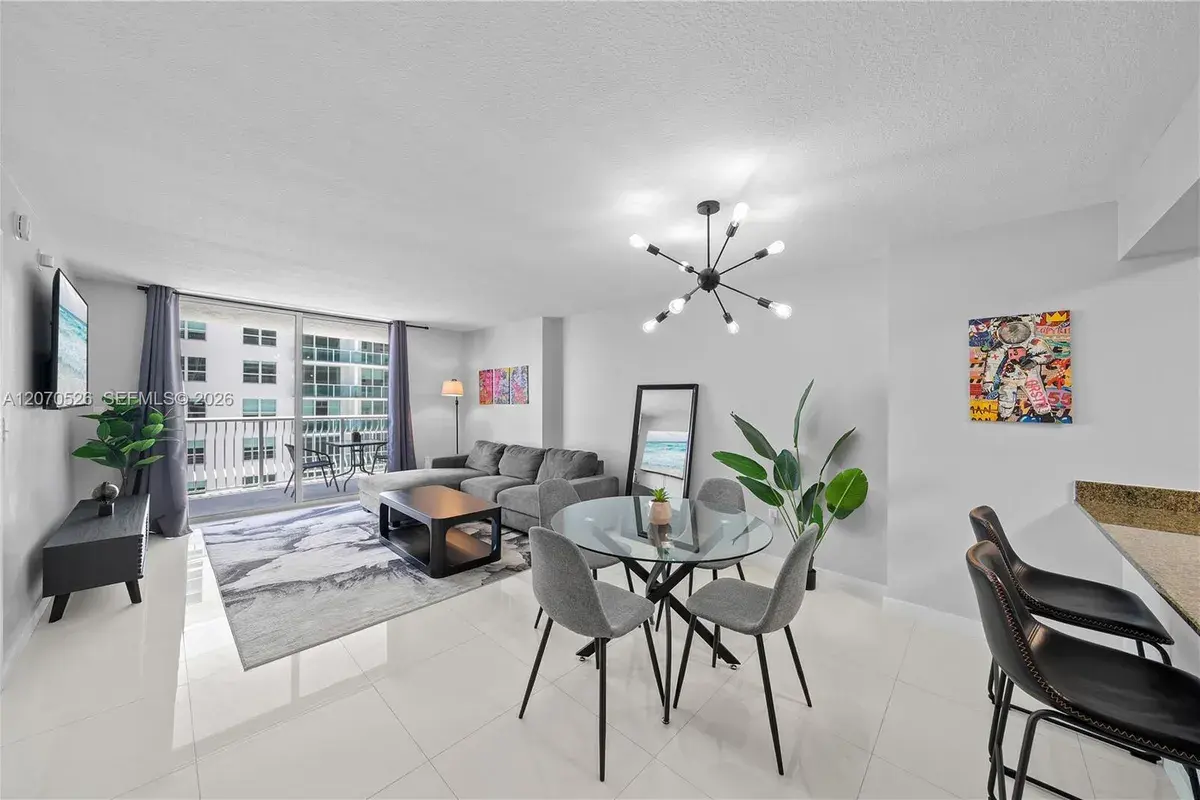 1200 Brickell Bay Dr # 2205, Miami FL 33131