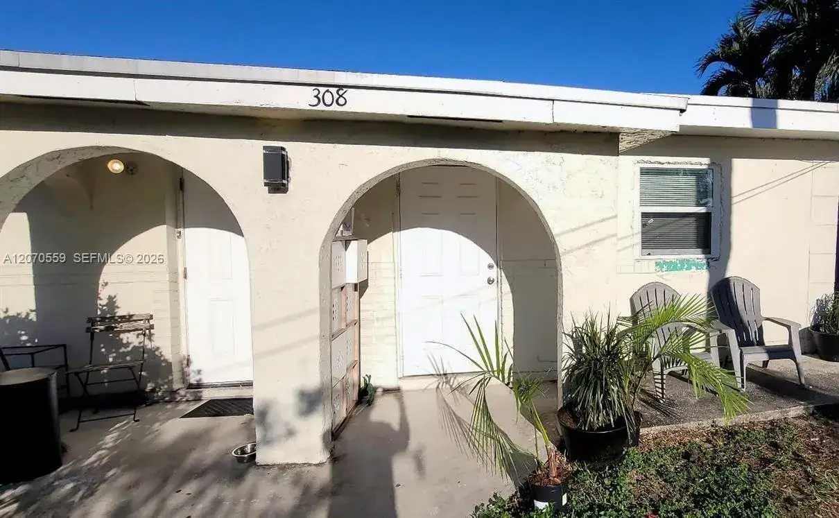 308 NW 2nd Ave, Deerfield Beach FL 33441