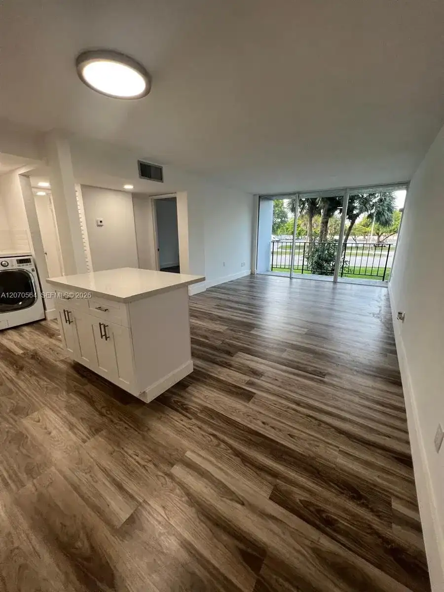 310 Fontainebleau Blvd # 204, Miami FL 33172 photo 2