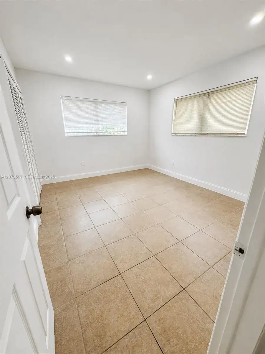 1951 NE 167th St # 15, North Miami Beach FL 33162 photo 5