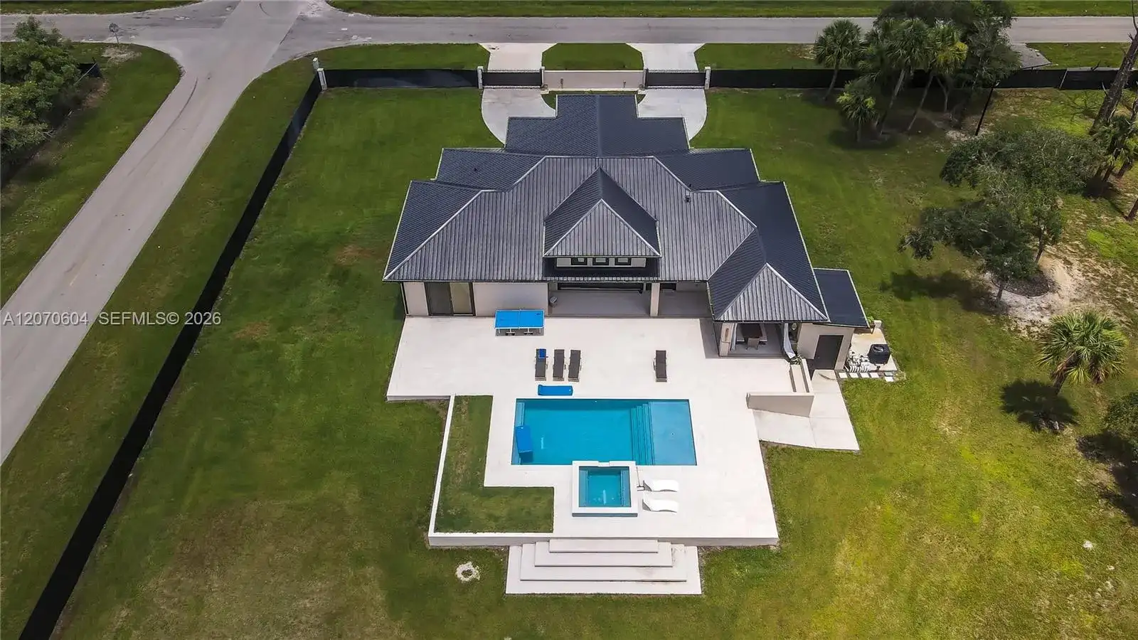 300 Montura Ave, Clewiston FL 33440 photo 2