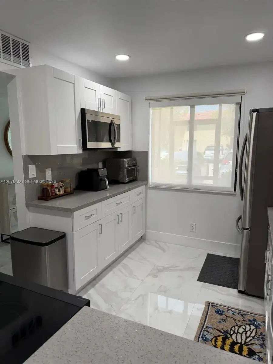 331 Lakeview Dr # 101, Weston FL 33326 photo 3