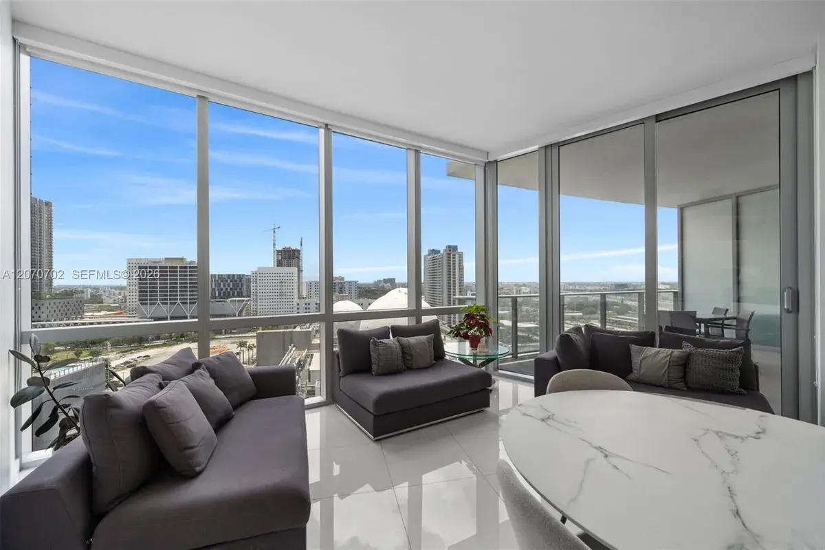 851 NE 1st Ave # 1610, Miami FL 33132