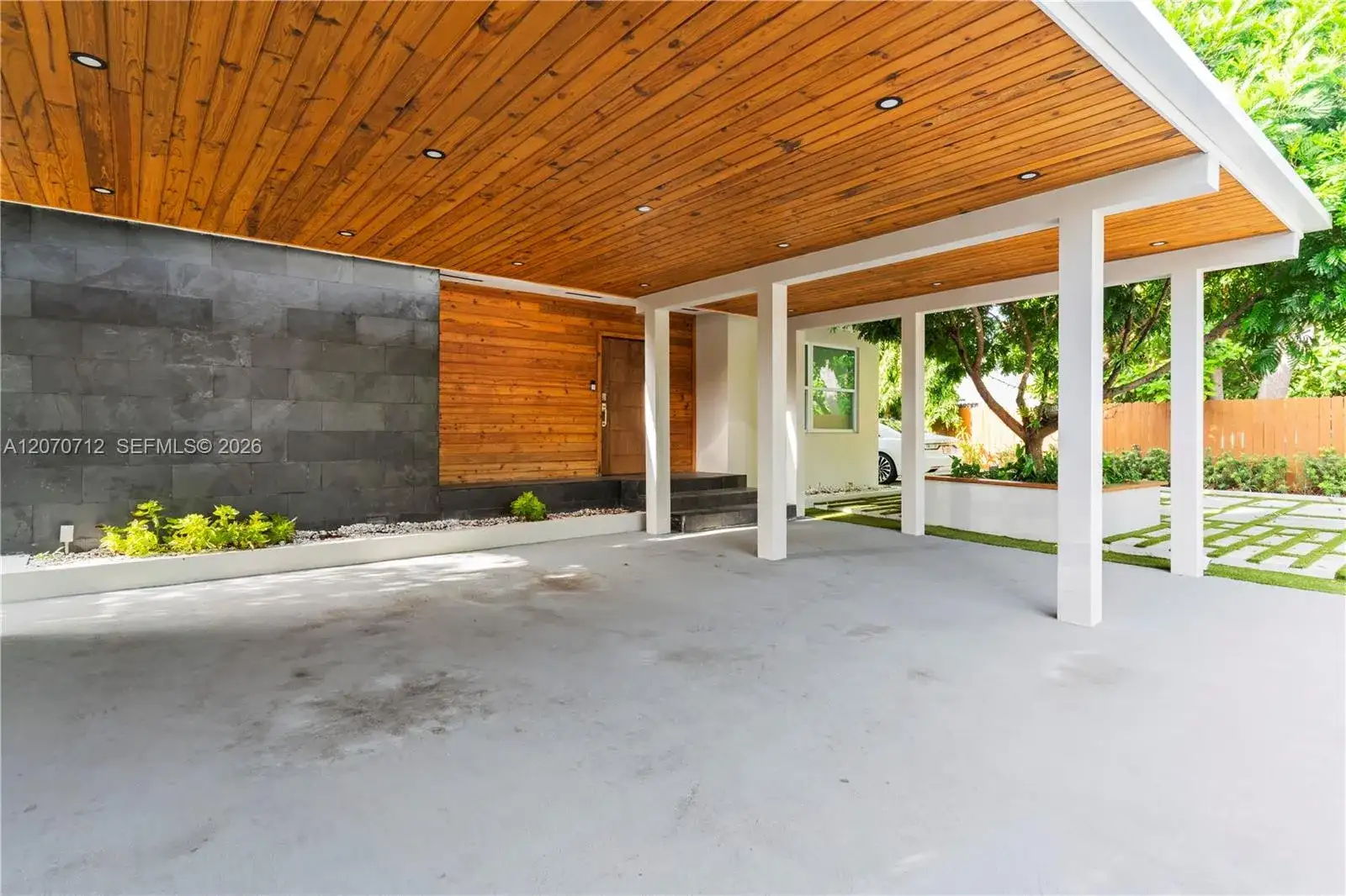 221 NE 44th St, Miami FL 33137 photo 3